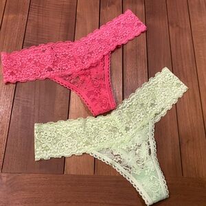 Jessica Simpson Lace Thongs (2)